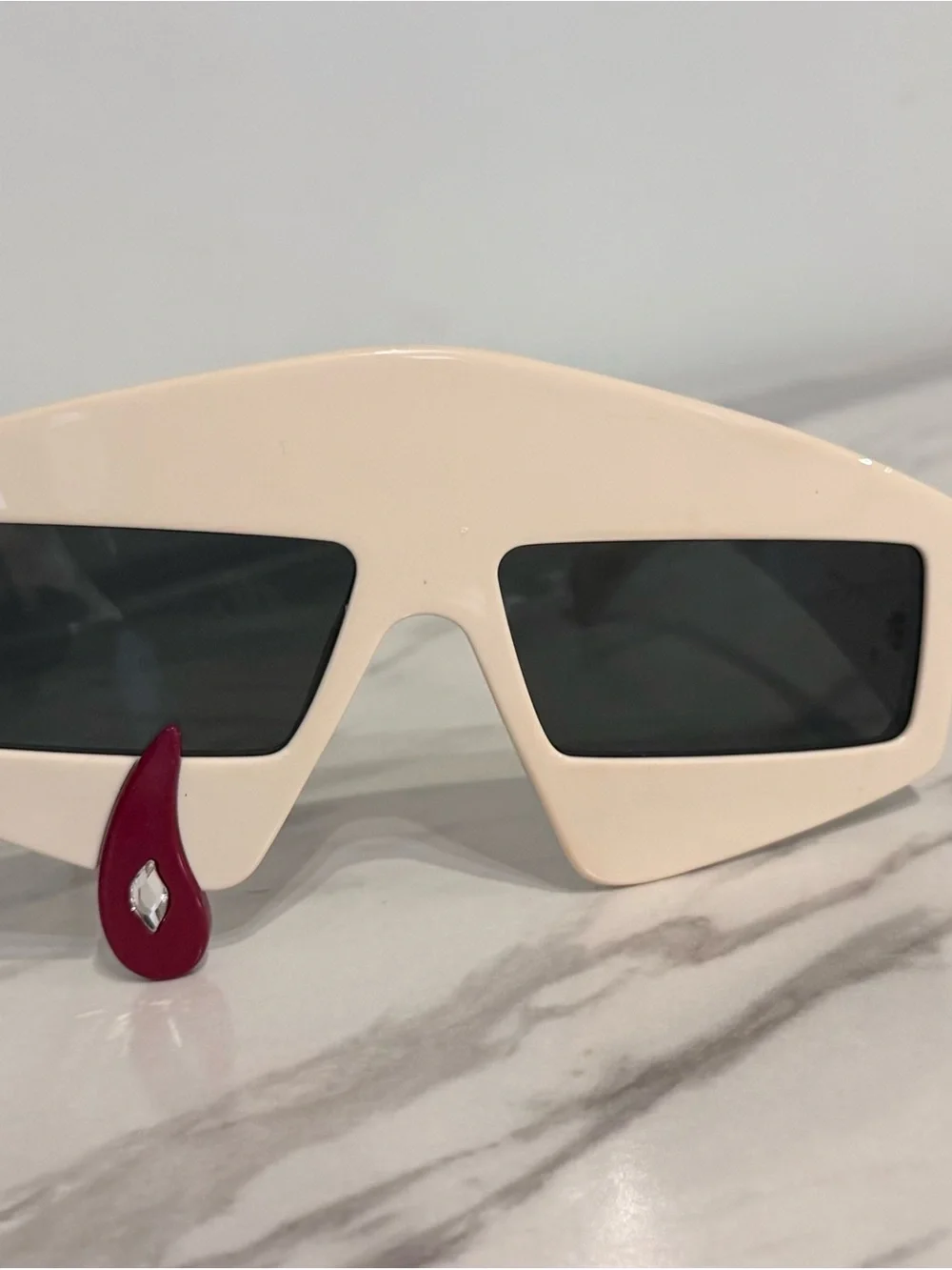 GUCCI RUNWAY SUNGLASSES GG0359S CREAM CRYSTAL ACCENT 100% Authentic